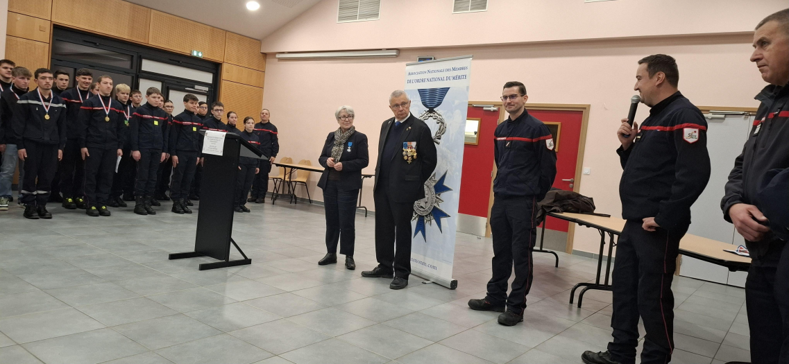 Les jeunes sapeurs-pompiers de Coligny-Marboz, dont ceux qui ont reçu une médaille
