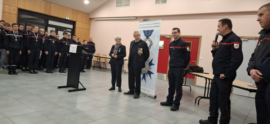 Les jeunes sapeurs-pompiers de Coligny-Marboz, dont ceux qui ont reçu une médaille